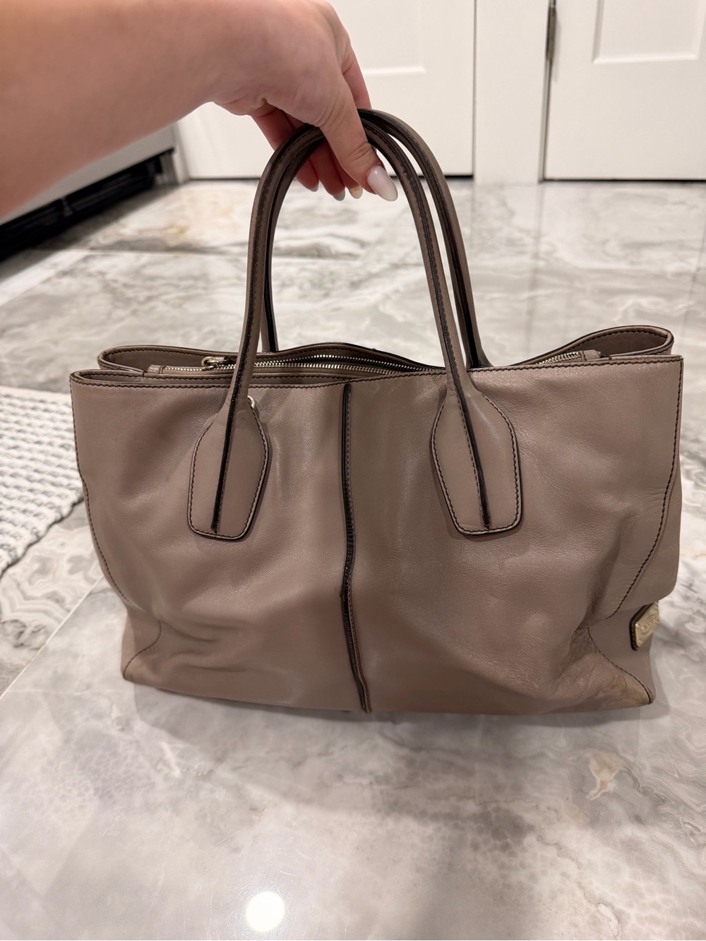 Tod's Taupe Leather Tote Bag - Picture 4 of 15